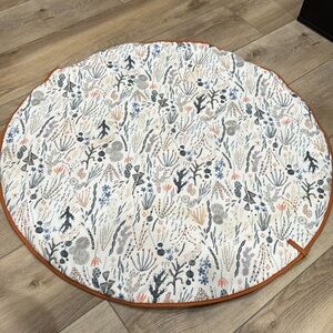 Grounded baby circle floor mat
